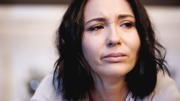 15 Signs You’re Dealing With Unhealed Childhood Trauma