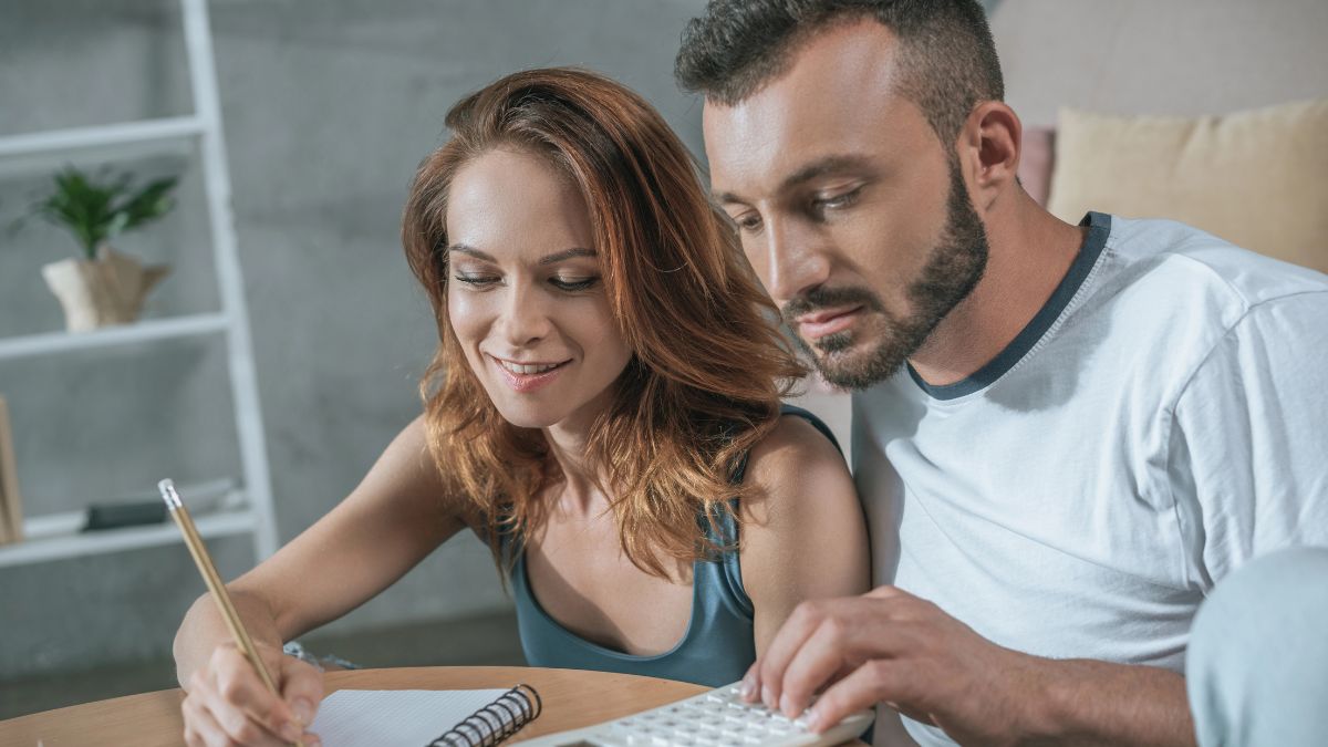 couple doing budgeting