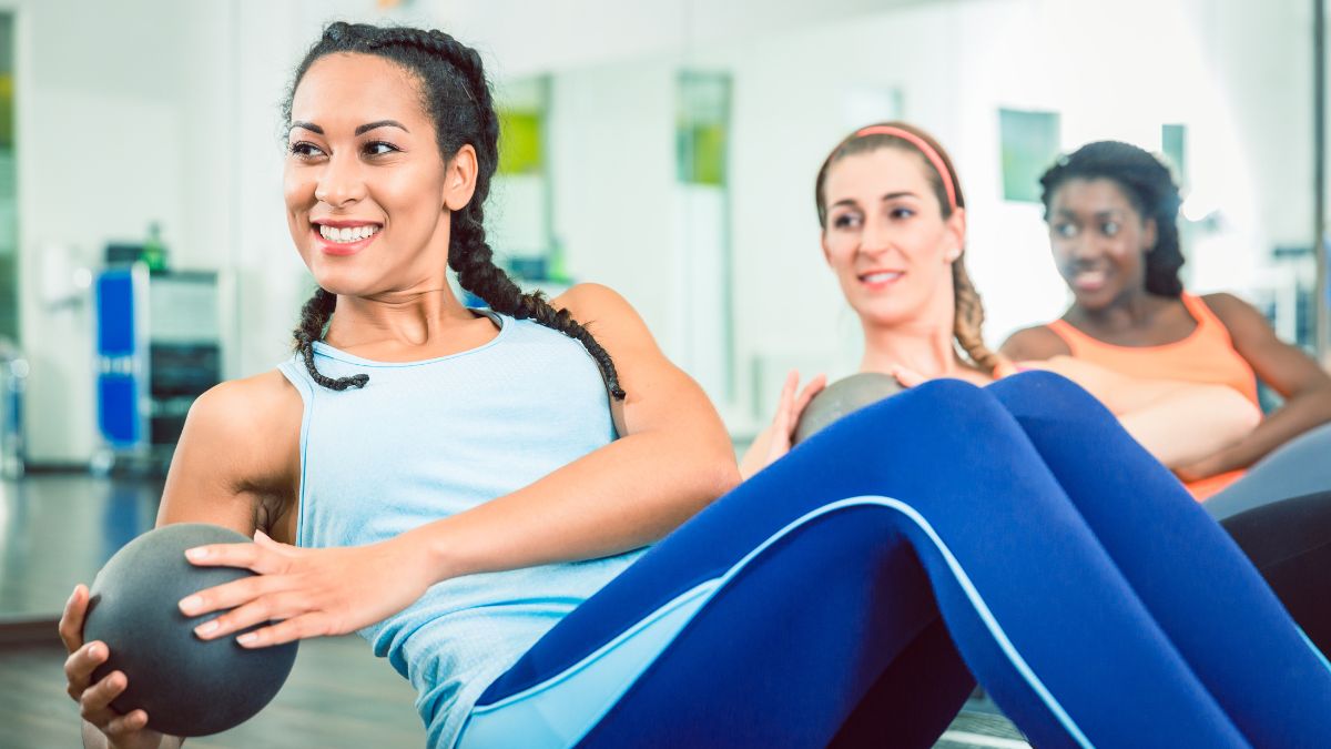 women doing russian twists