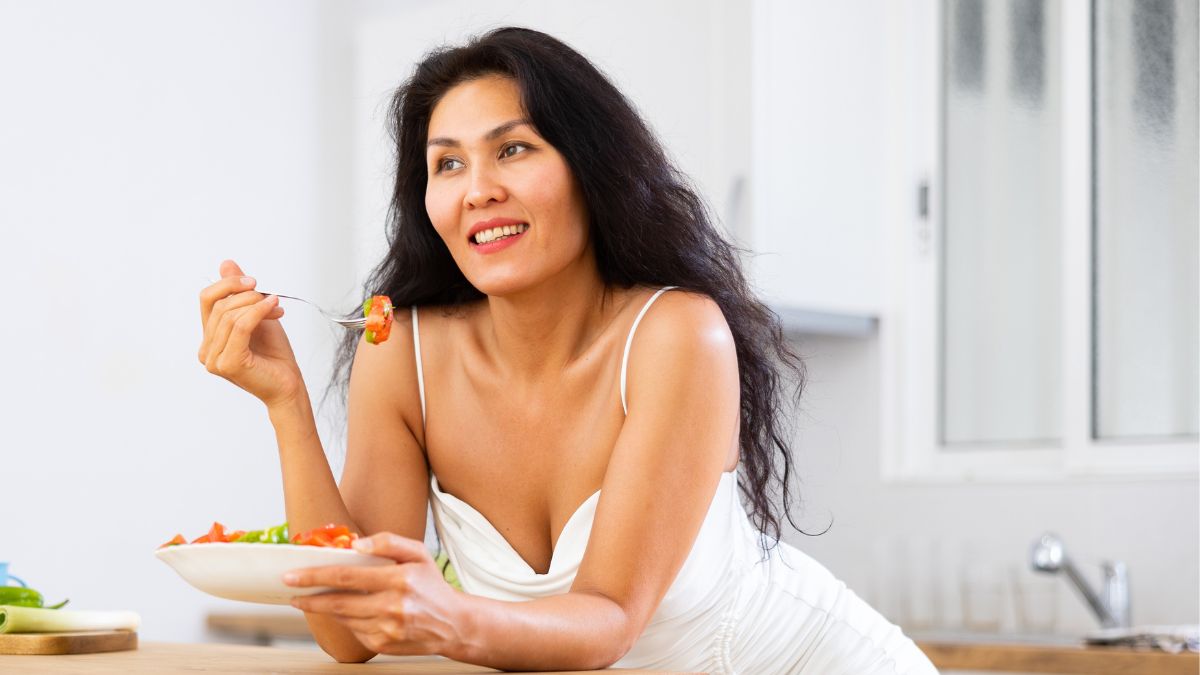 woman in the kitchen eating healthy