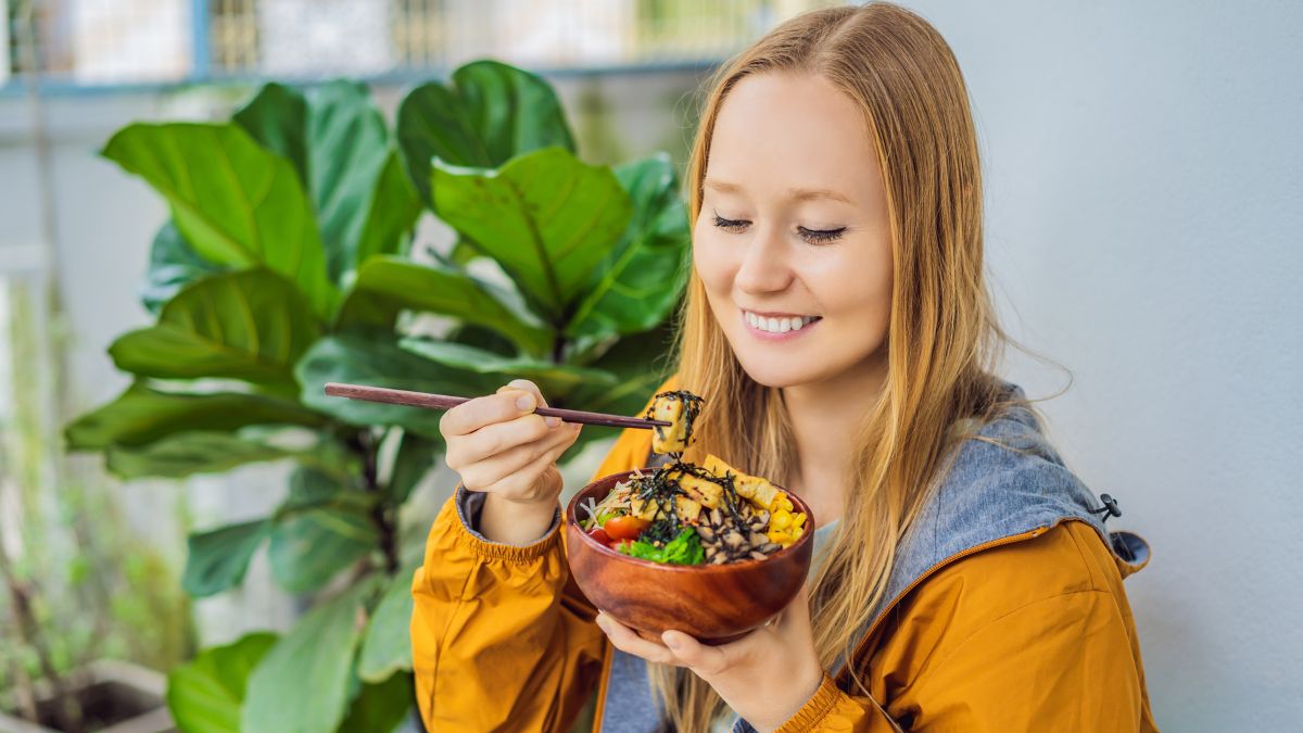 woman eating poke bowl